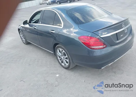 2015 Mercedes-Benz C 300 4Matic z USA, uszkodzony, nr VIN 55SWF4KB8FU059241